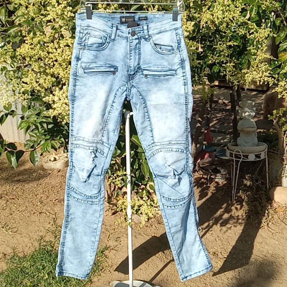 Men's very distressed and washed jeans skinny fit size 29 leg and steam 32 in